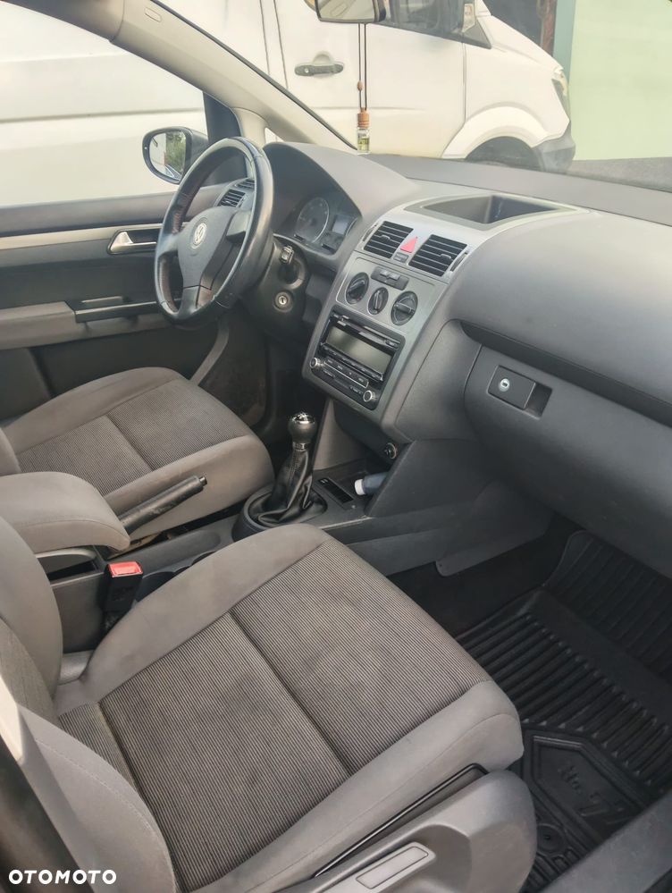 Volkswagen Touran - 9