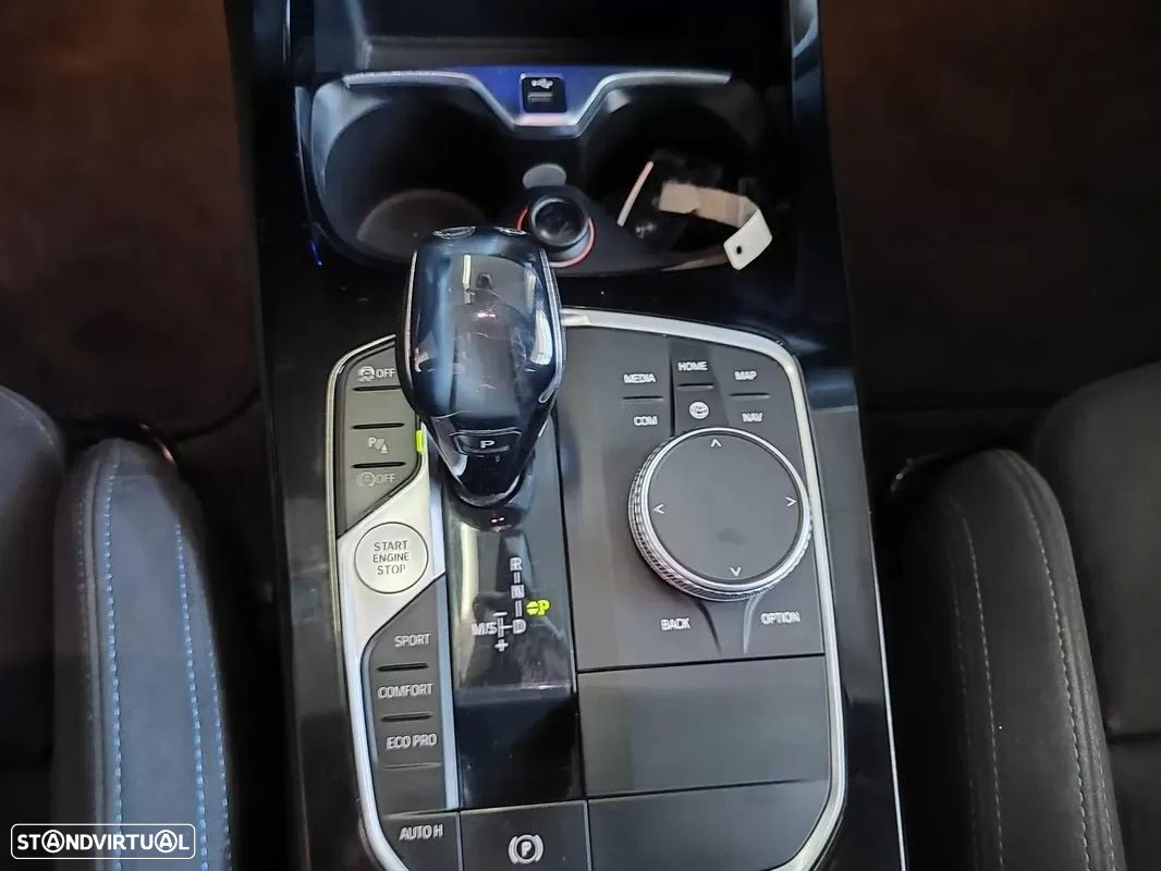 BMW 116 d Pack Desportivo M Auto - 36