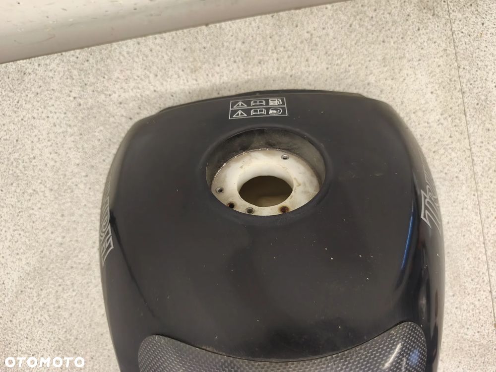 Bak, zbiornik paliwa Triumph Daytona 955i 955 - 10