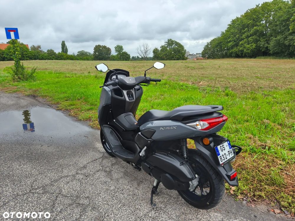 Yamaha NMAX - 10