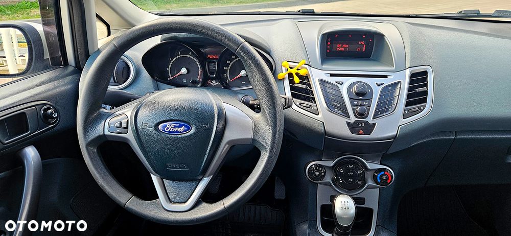 Ford Fiesta 1.25 Ghia - 9