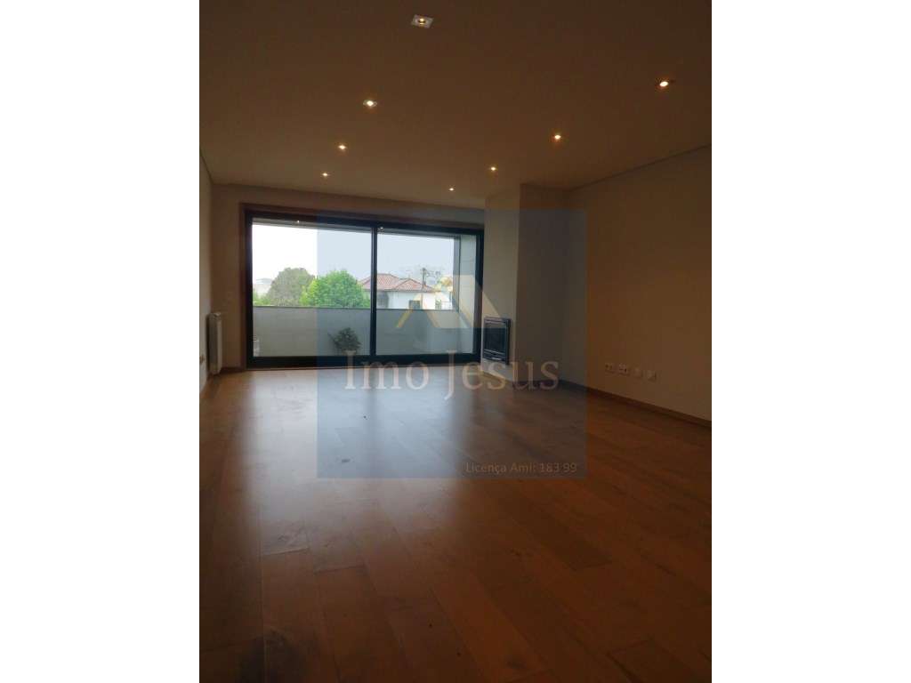 Apartamento T2 Centro de Canelas - Grande imagem: 4/24