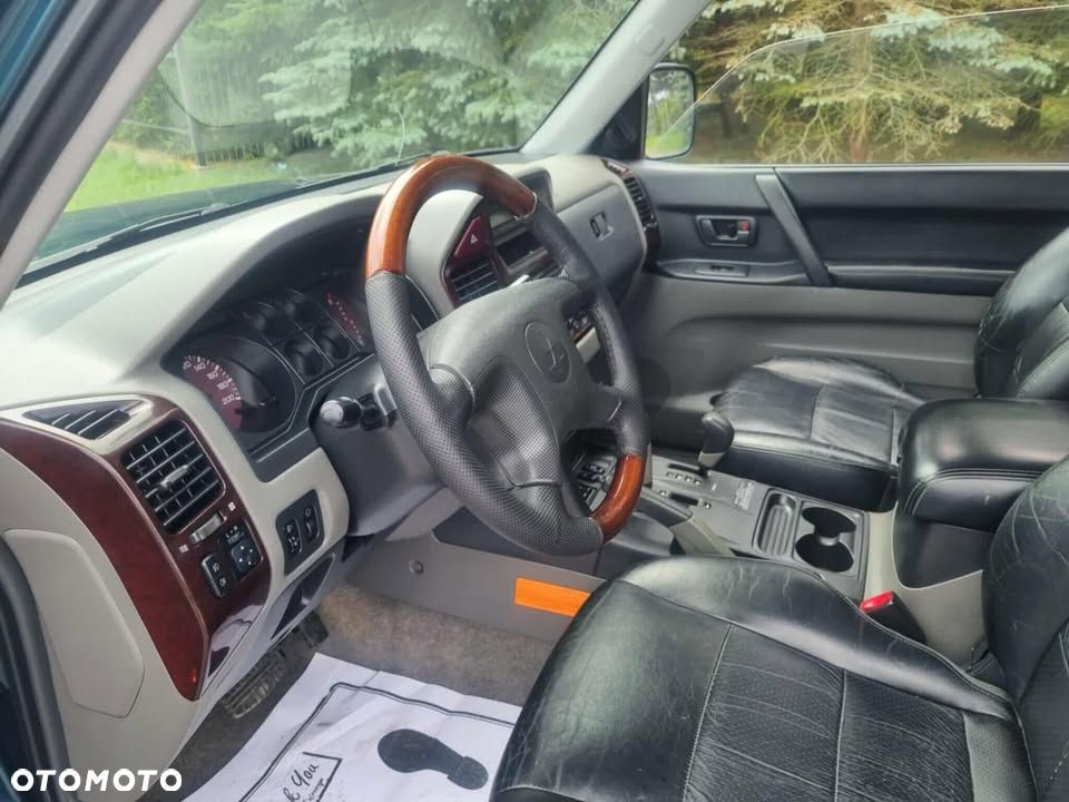Mitsubishi Pajero - 9