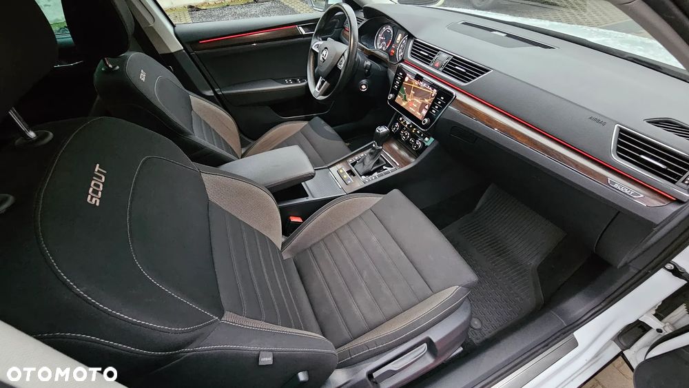 Skoda Superb 2.0 TDI SCR 4x4 Scout DSG - 13