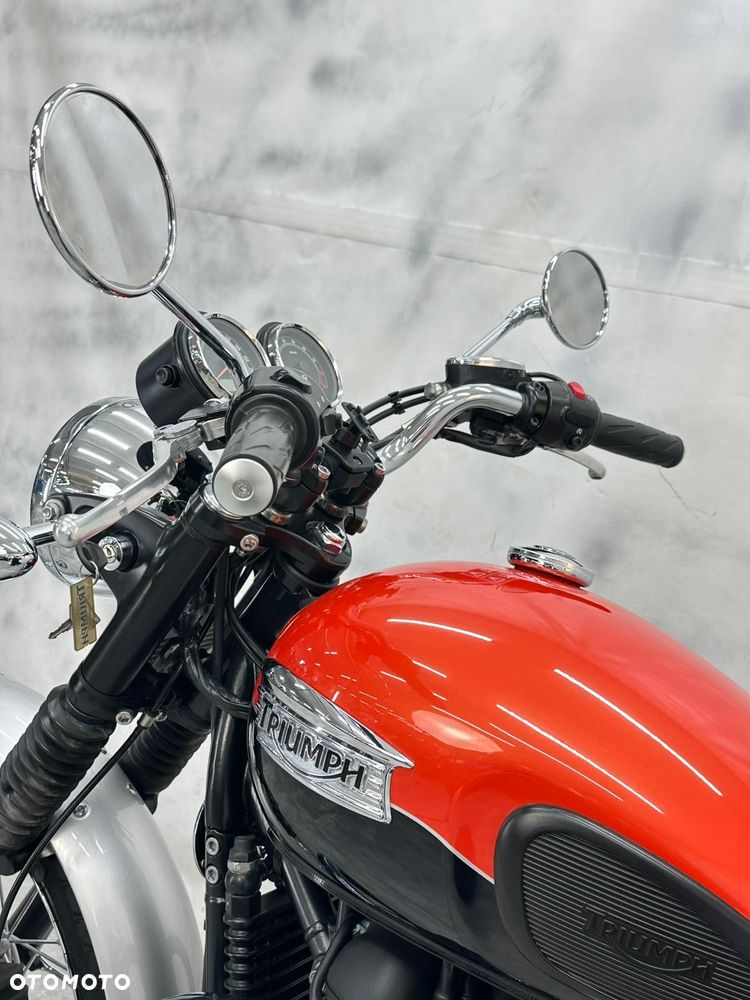 Triumph Bonneville - 13