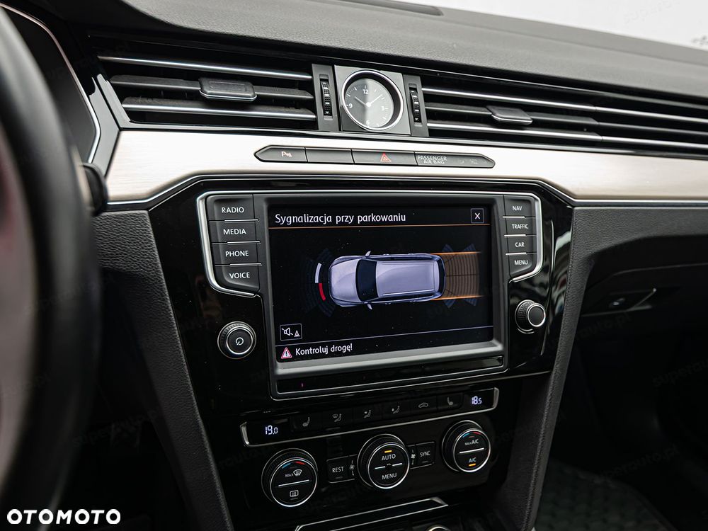 Volkswagen Passat - 16