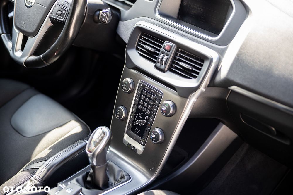 Volvo V40 T3 Momentum - 29