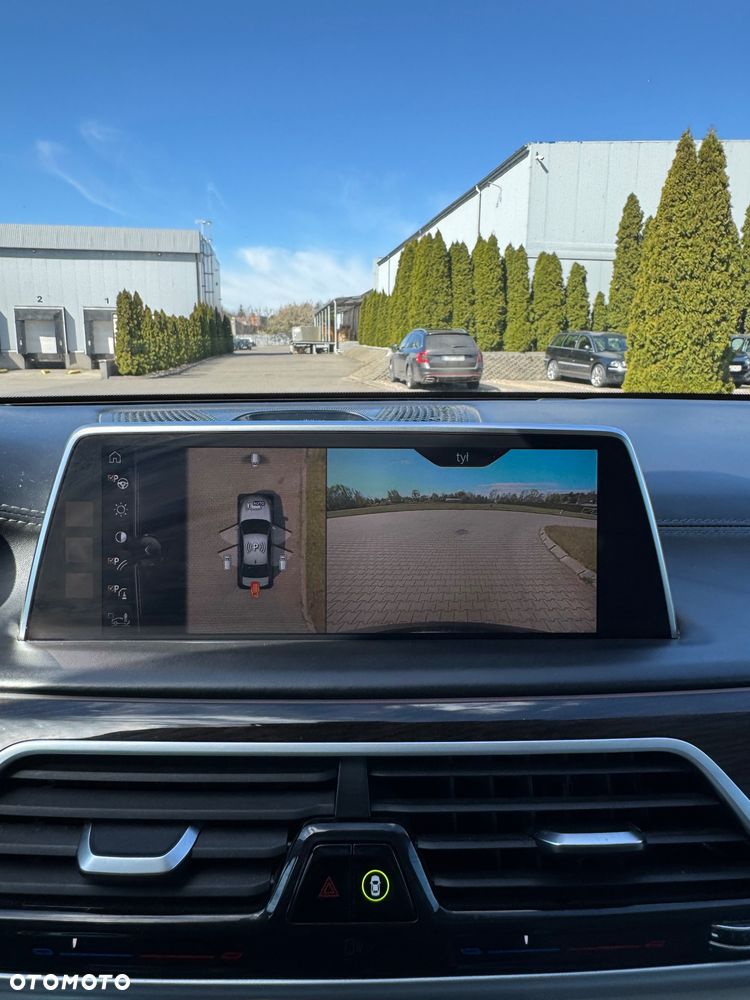 BMW Seria 7 750i xDrive - 30
