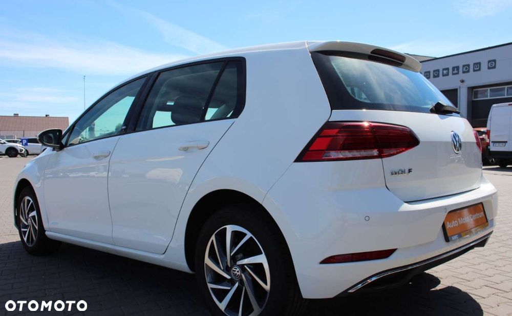 Volkswagen Golf - 8