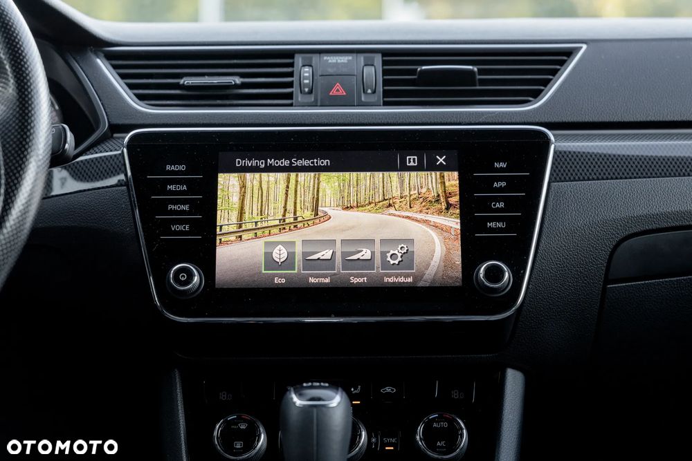 Skoda Superb 2.0 TDI Sportline DSG - 18