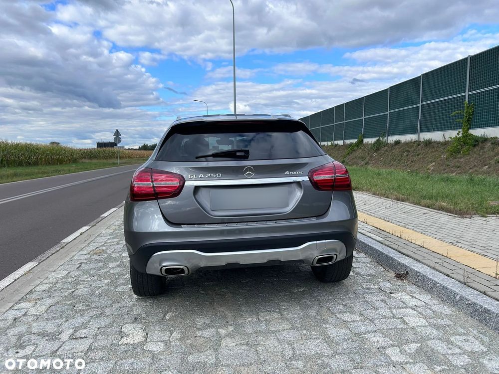 Mercedes-Benz GLA 250 4Matic 7G-DCT UrbanStyle Edition - 14