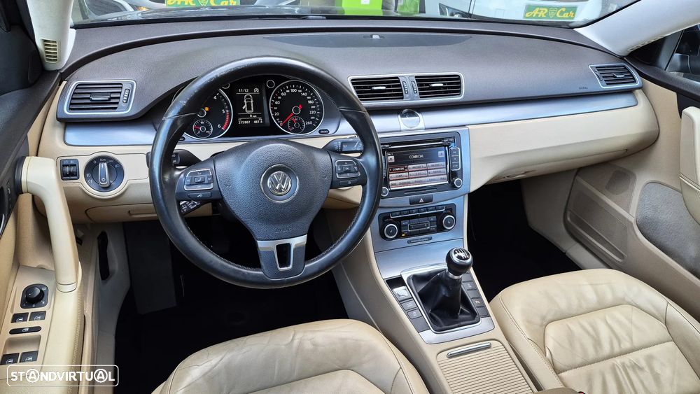 VW Passat 1.6 TDI BlueMotion Highline - 8