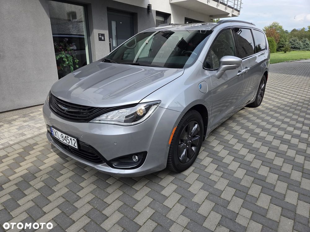 Chrysler Pacifica - 1