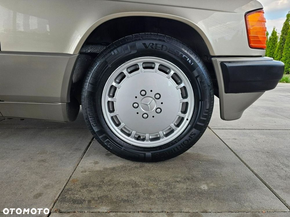 Mercedes-Benz W201 (190) - 11
