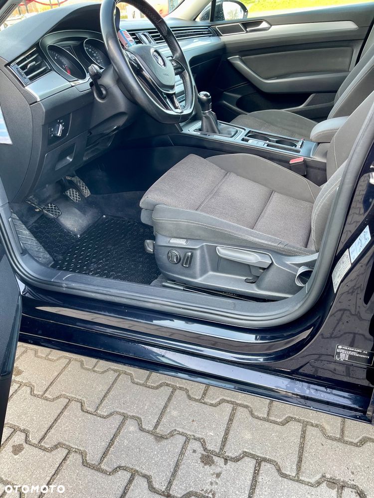 Volkswagen Passat 1.6 TDI BMT Comfortline - 10