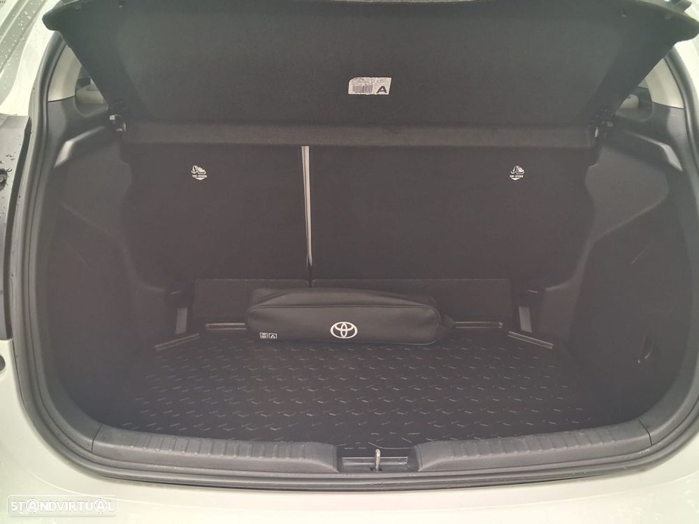 Toyota Yaris 1.5 HDF Luxury - 11