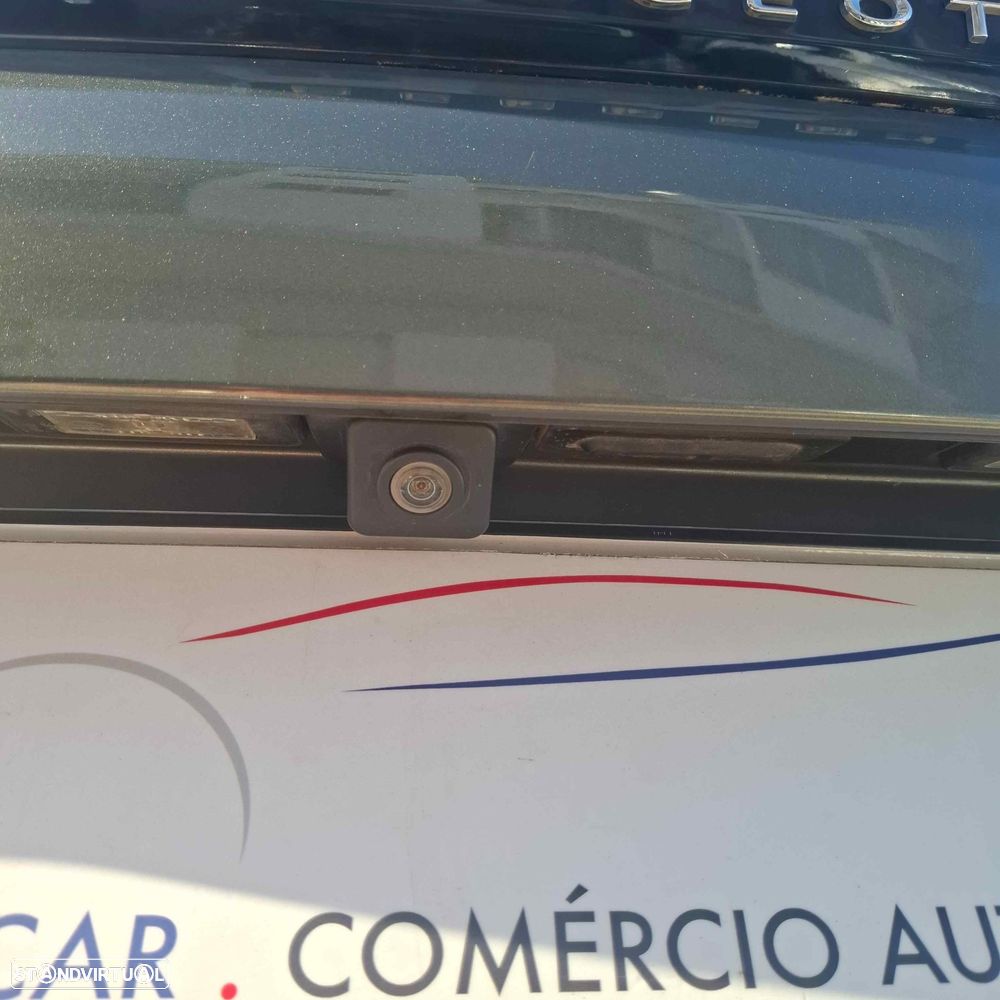 Peugeot 3008 1.5 BlueHDi Allure Pack — fotografia 27