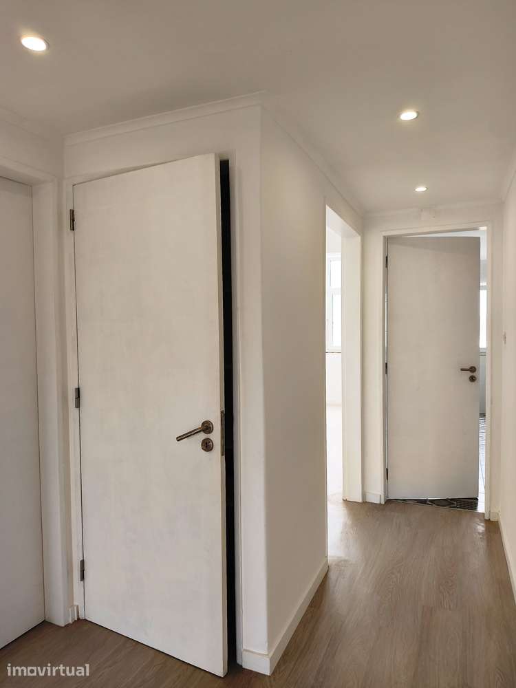 T2 Centro Queijas, Totalmente Remodelado, Junto aos CTT e P. Doce - Grande imagem: 5/32