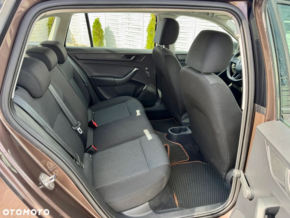 Skoda RAPID 1.2 TSI Style - 17