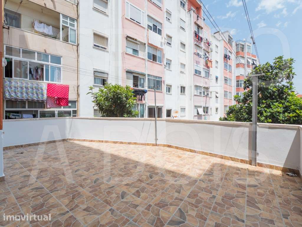 REMODELADO; TERRAÇO e Varandas nos Quartos; PRÓXIMO DA ESTAÇÃO, Lum... - Grande imagem: 3/59