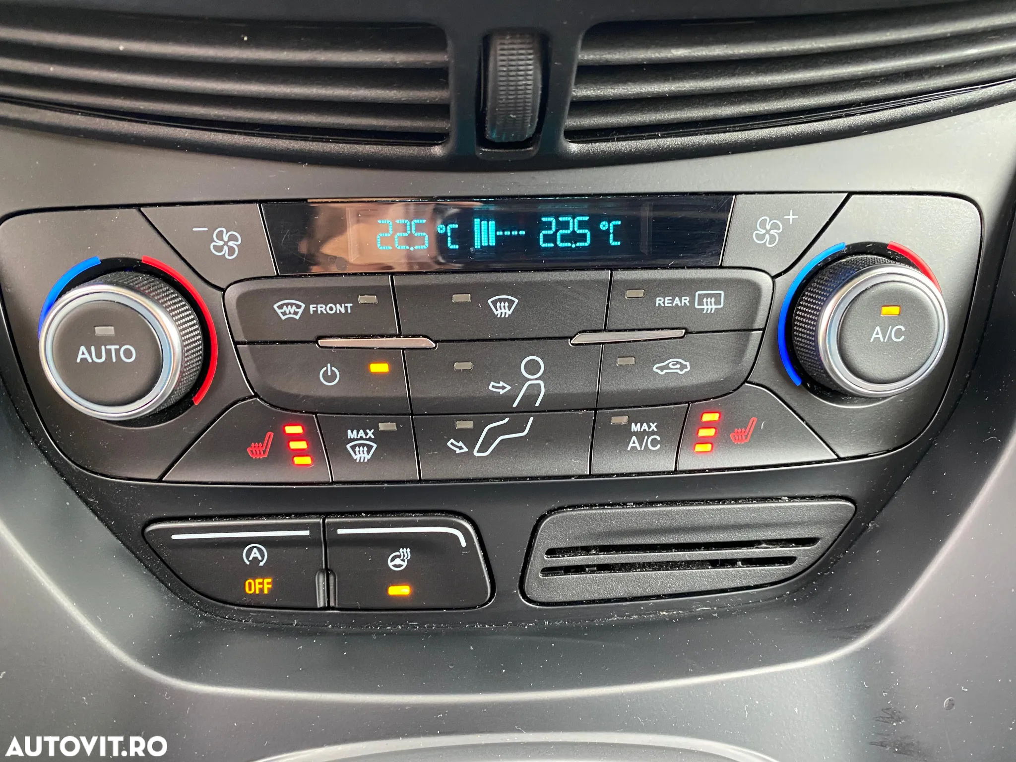 Ford Kuga 2.0 TDCi 4WD Powershift Titanium - 8