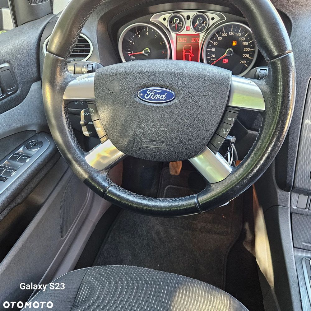 Ford Focus 1.8 Sport - 29