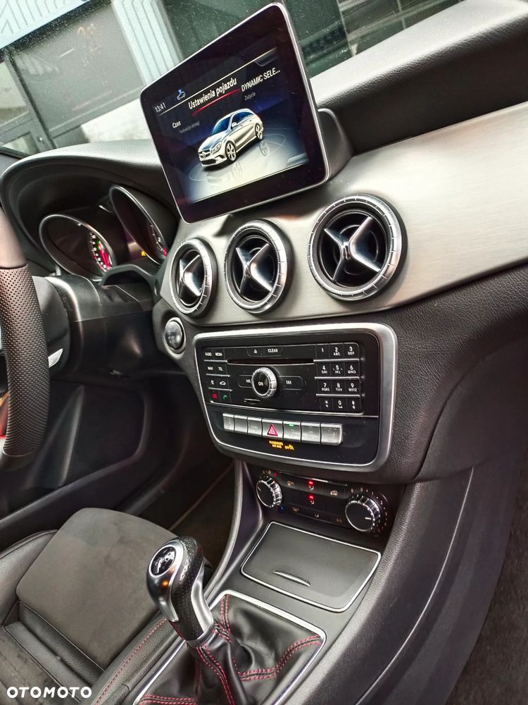 Mercedes-Benz CLA 200 AMG Line - 22