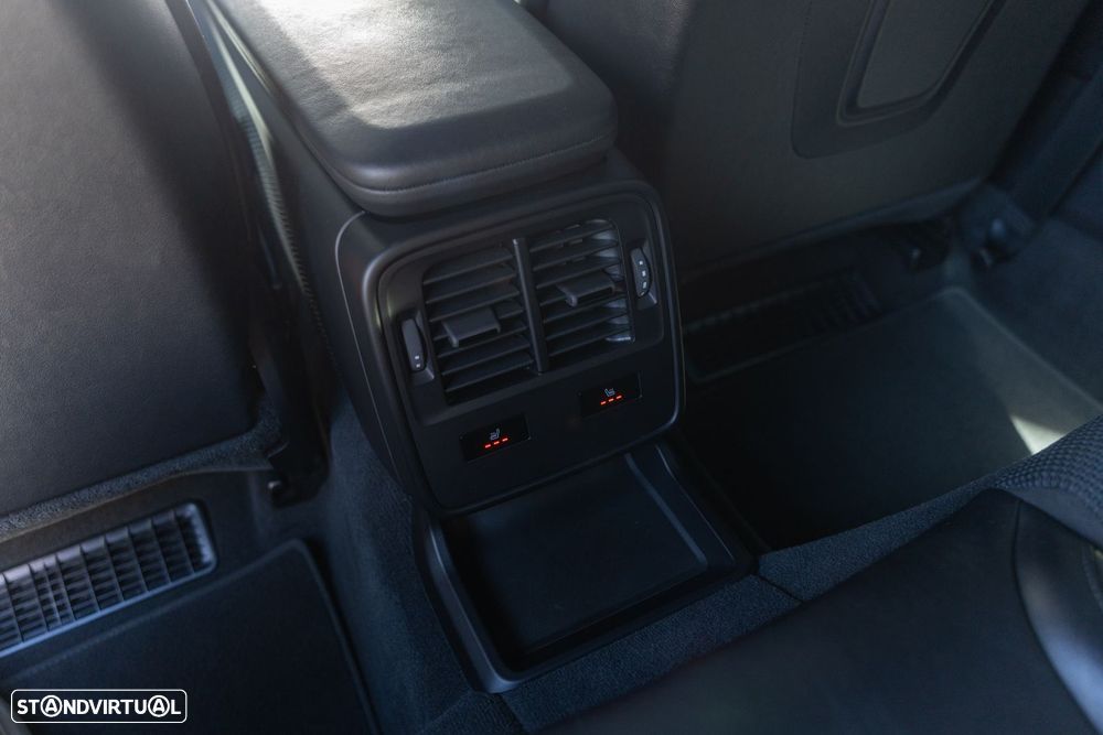 Porsche Taycan Cross Turismo 4 - 30