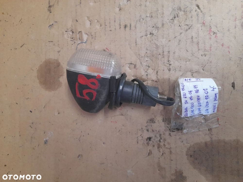suzuki sv 650 1999 - 2002 GSXR migacz kierunkowskaz prawy tył - 1
