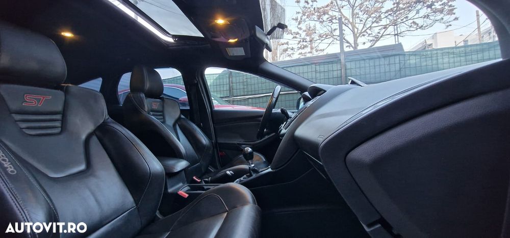 Ford Focus 2.0 EcoBoost ST mit Leder-Sport-Paket - 11