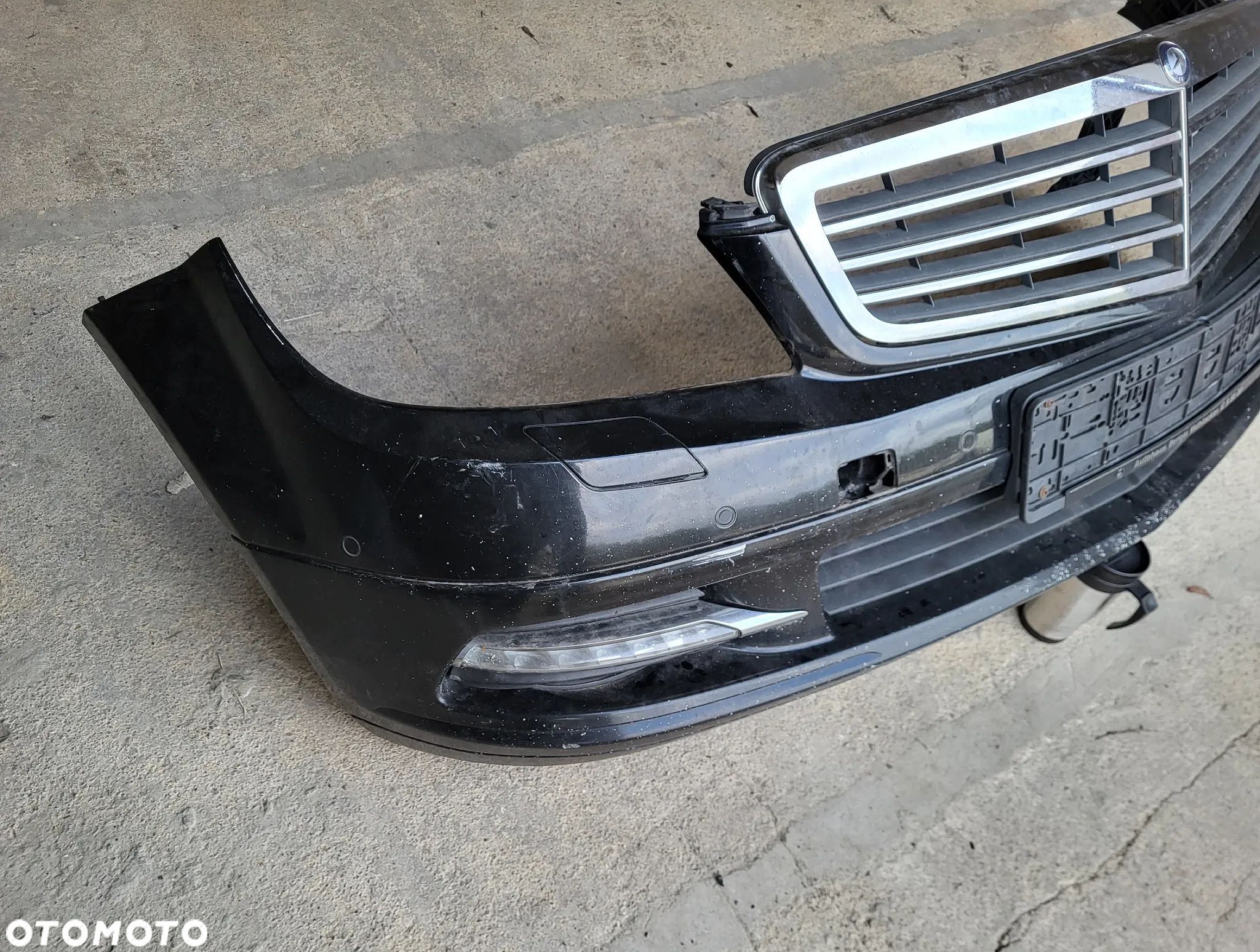 Zderzak przedni kompletny grill  Mercedes W204  LED pdc - 2