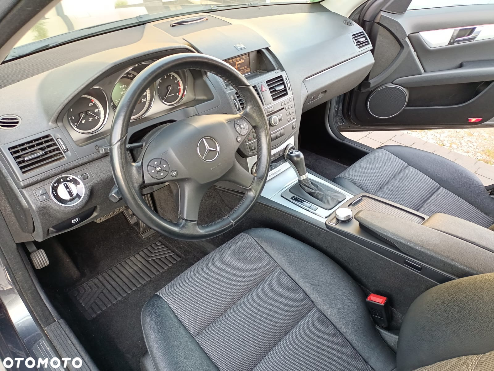 Mercedes-Benz Klasa C 180 BlueEFFICIENCY 7G-TRONIC Avantgarde - 9
