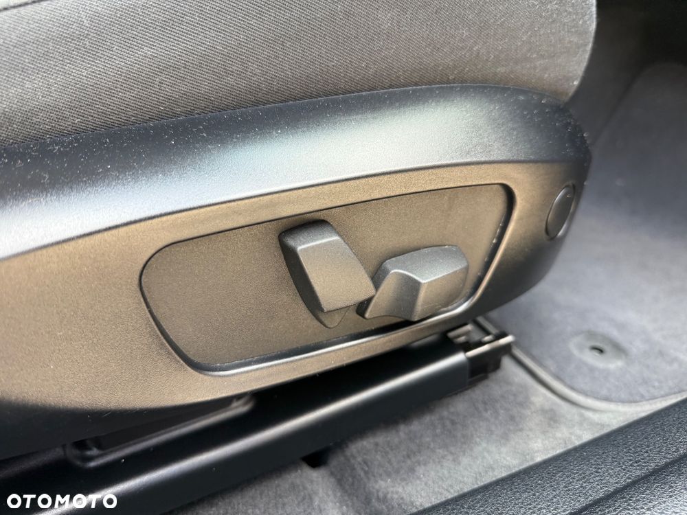 BMW X1 sDrive18i - 27