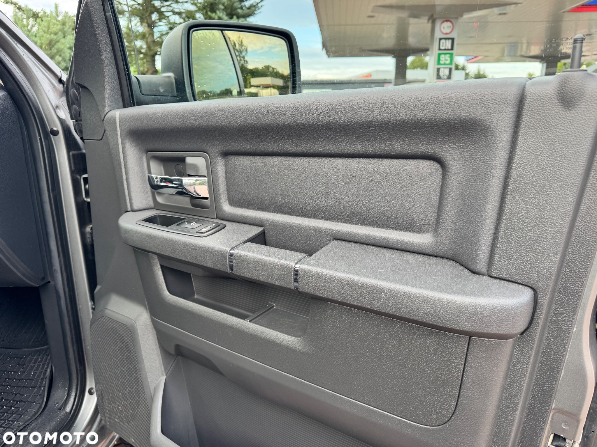 Dodge RAM 1500 5.7 4x4 - 21