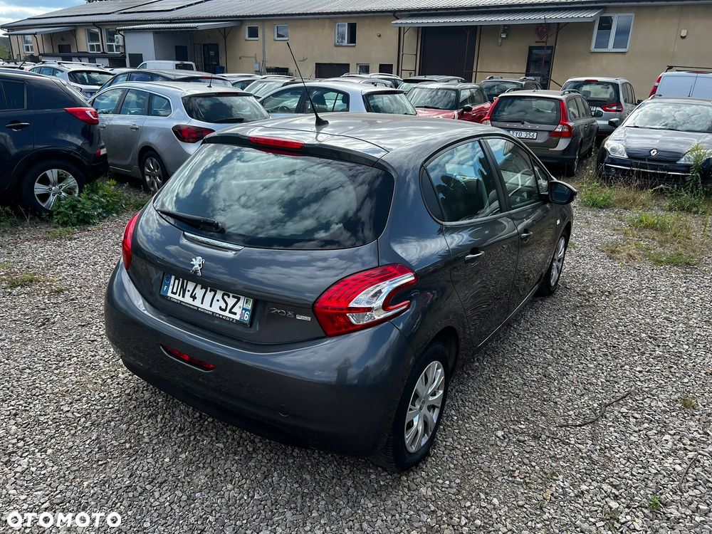 Peugeot 208 - 4