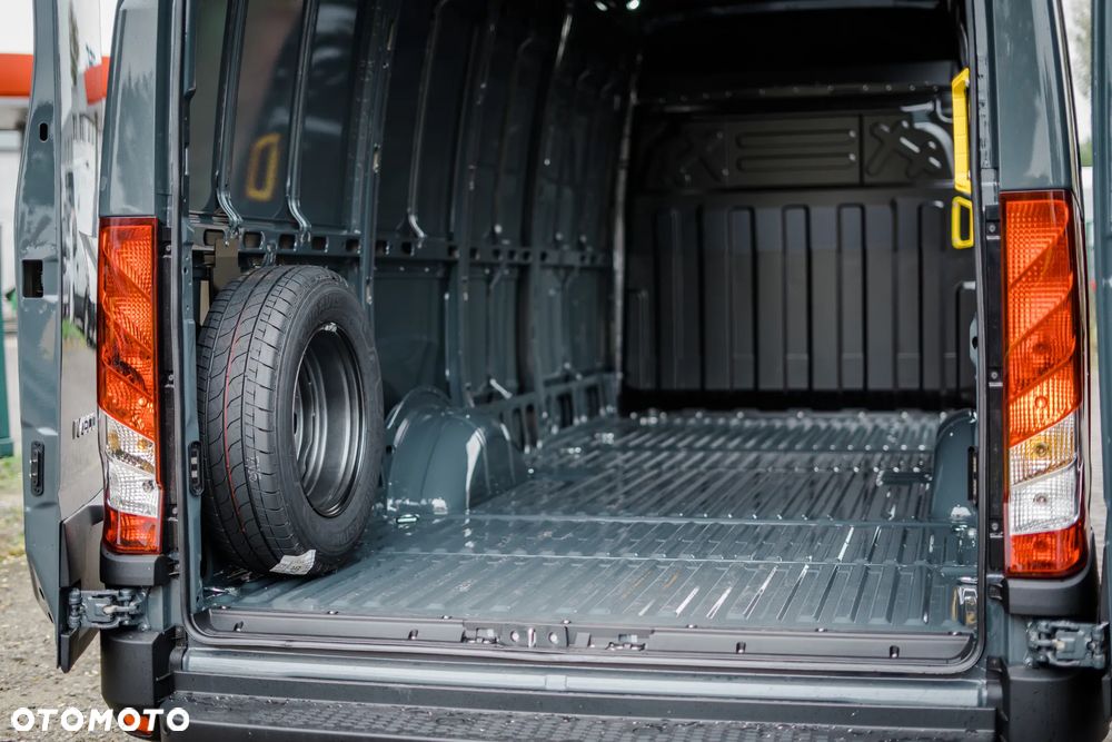 Iveco Daily 35S18HA8 V H2 Furgon Automat 3.0 od ręki - 14