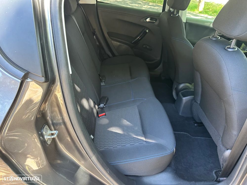 Peugeot 208 1.2 PureTech Signature - 25