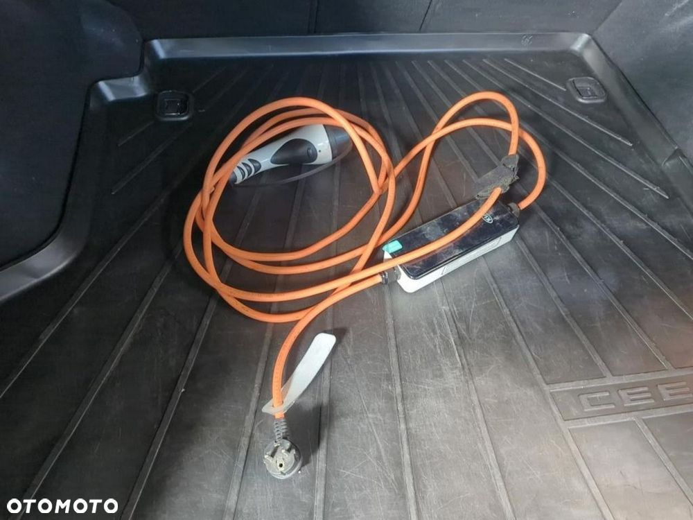 Kia Ceed - 12
