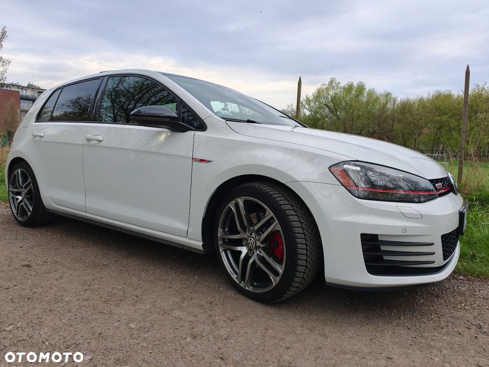 Volkswagen Golf - 16