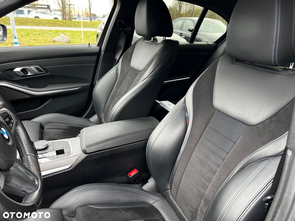 BMW Seria 3 330e M Sport - 11