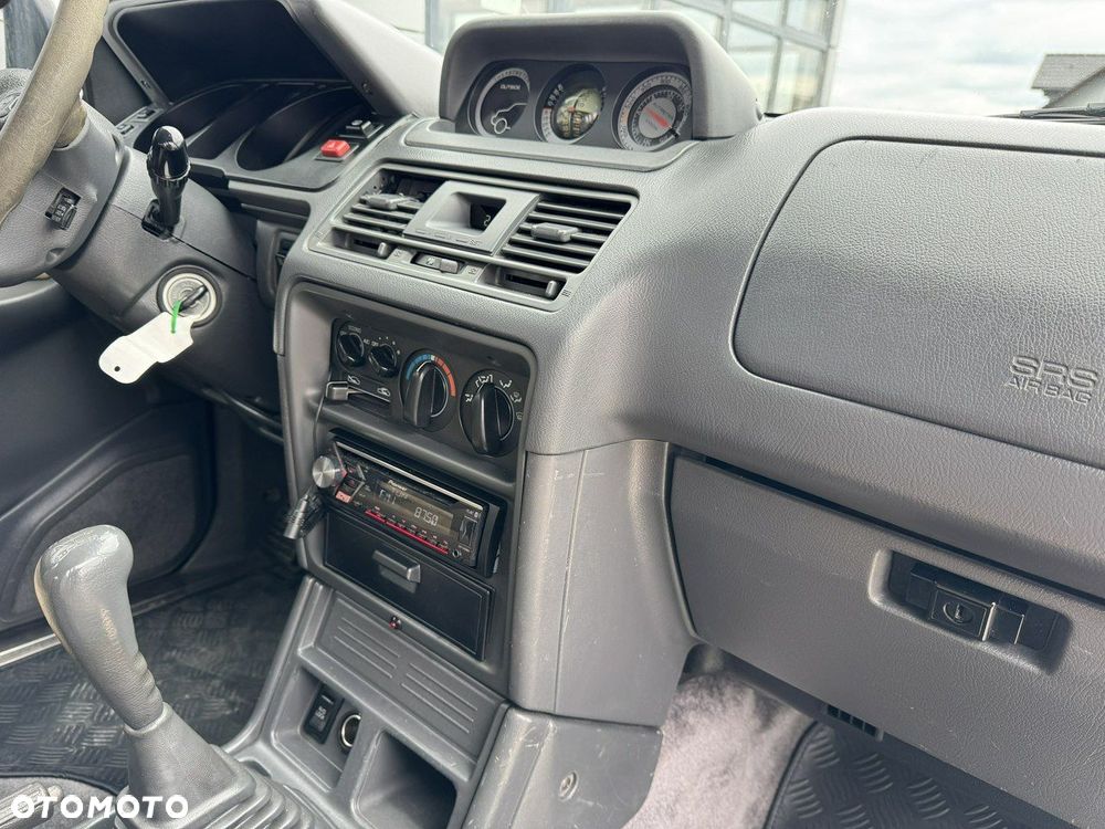 Mitsubishi Pajero - 16