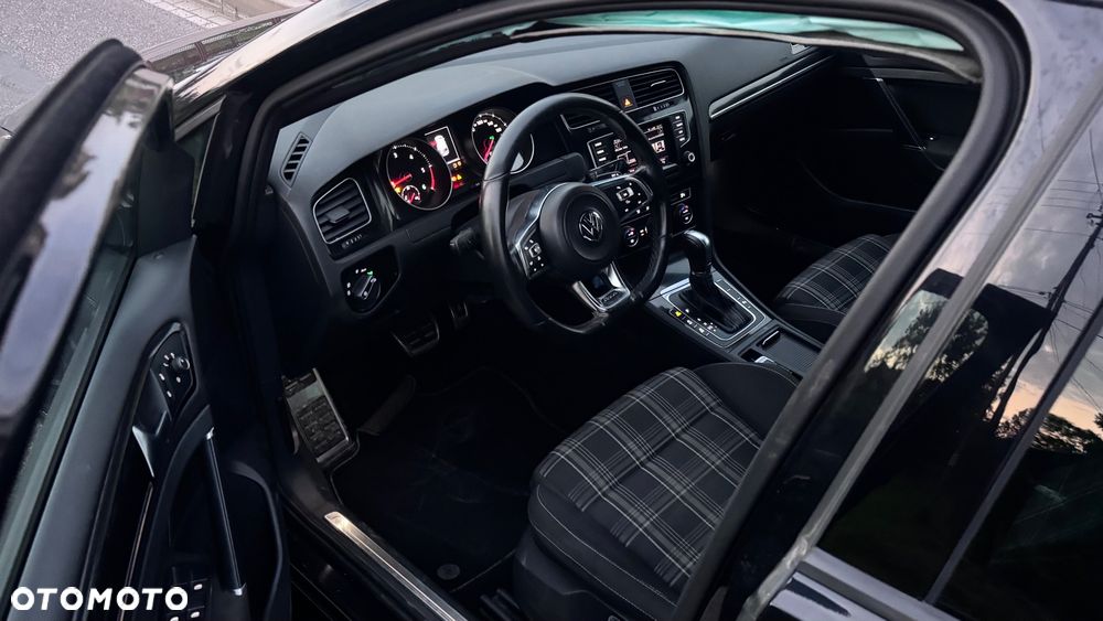 Volkswagen Golf - 16
