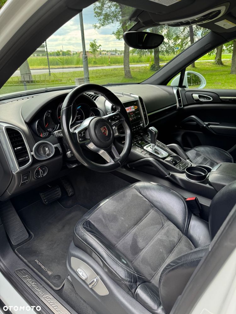 Porsche Cayenne Platinum Edition - 25