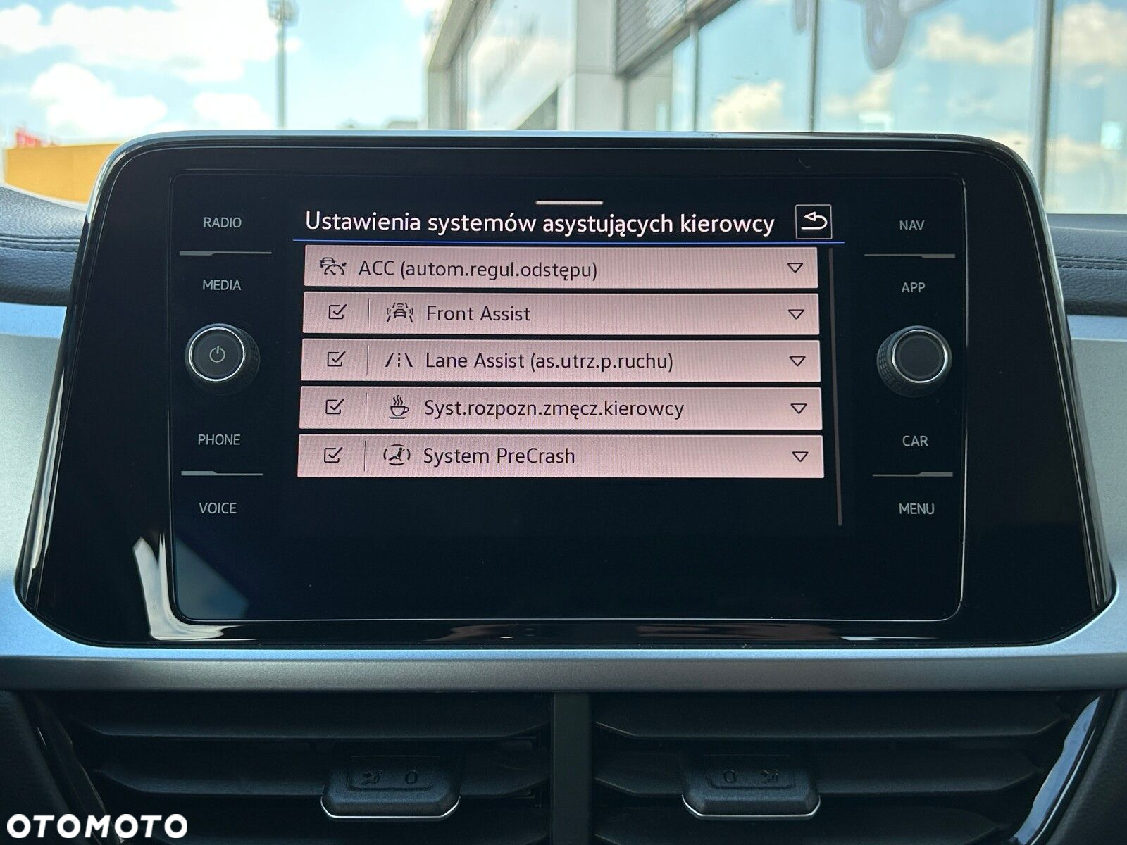 Volkswagen T-Roc 1.5 TSI Life DSG - 28