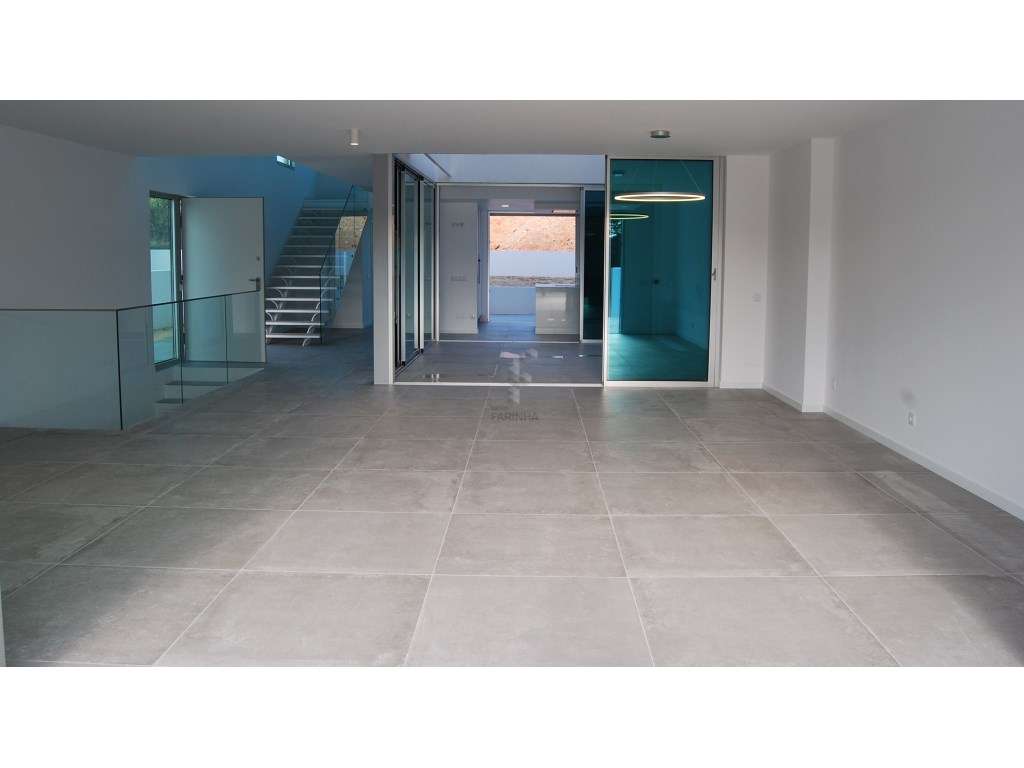 Moradia nova a estrear pronta a habitar com acabamentos de elevado ... - Grande imagem: 5/7