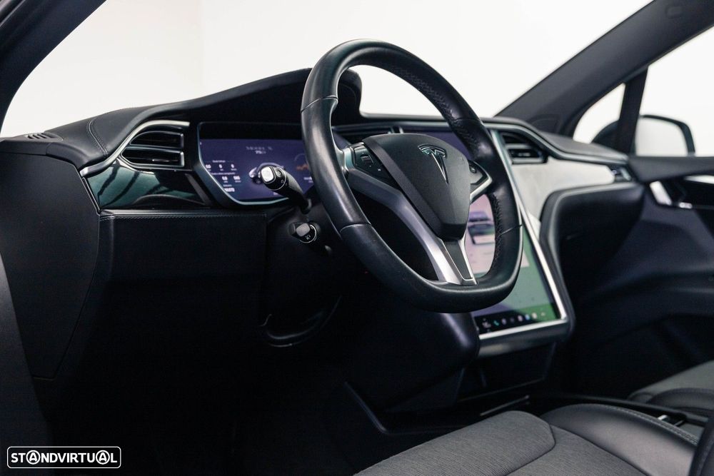 Tesla Model X - 26