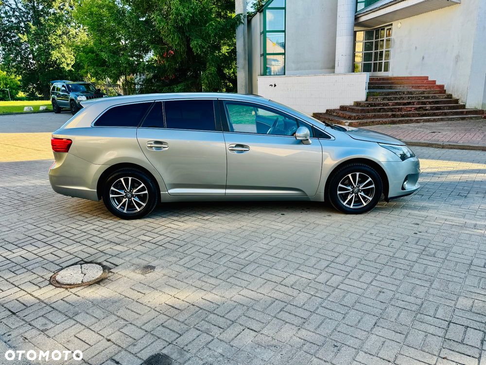 Toyota Avensis 1.8 Premium MS - 10