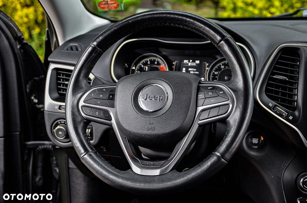 Jeep Cherokee - 19
