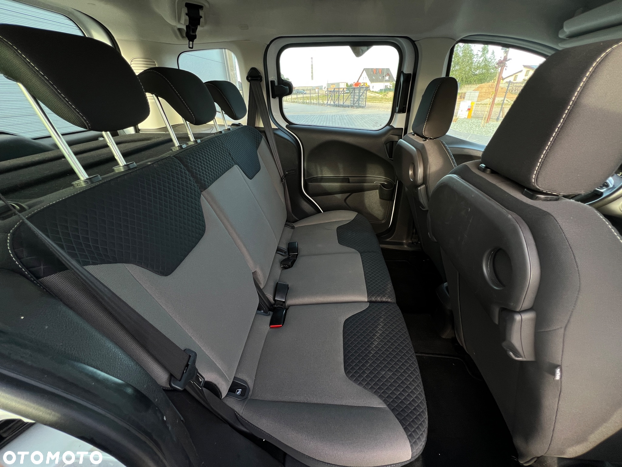 Ford Tourneo Courier 1.0 EcoBoost Trend - 22