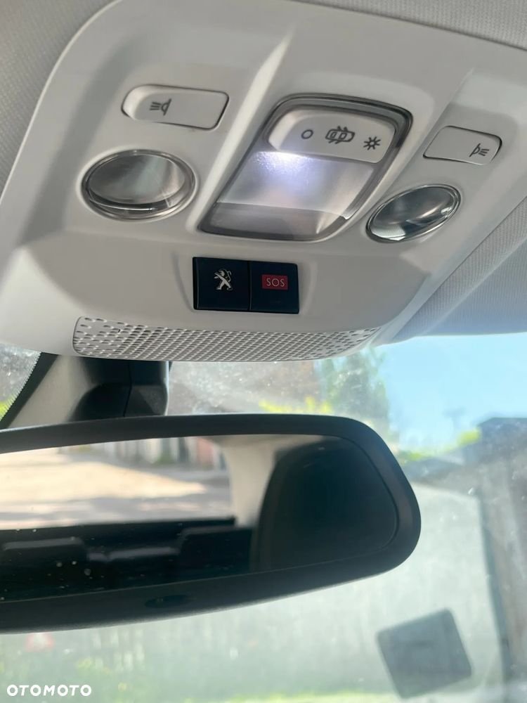 Peugeot 2008 1.2 Pure Tech Allure S&S - 5